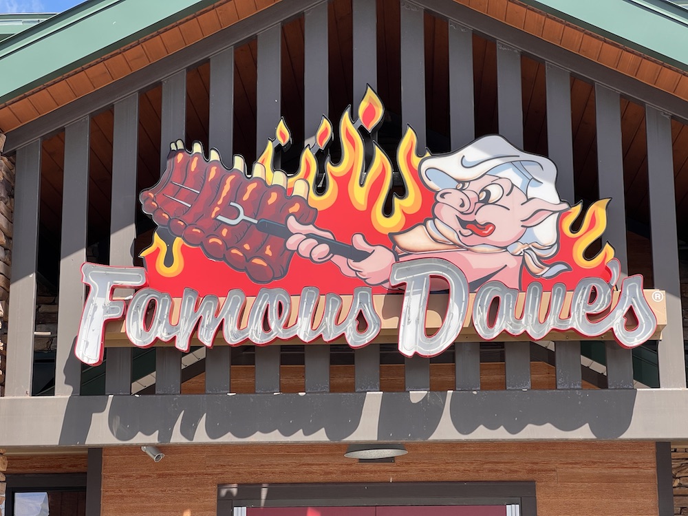 Famous dave's shop restaurant near me