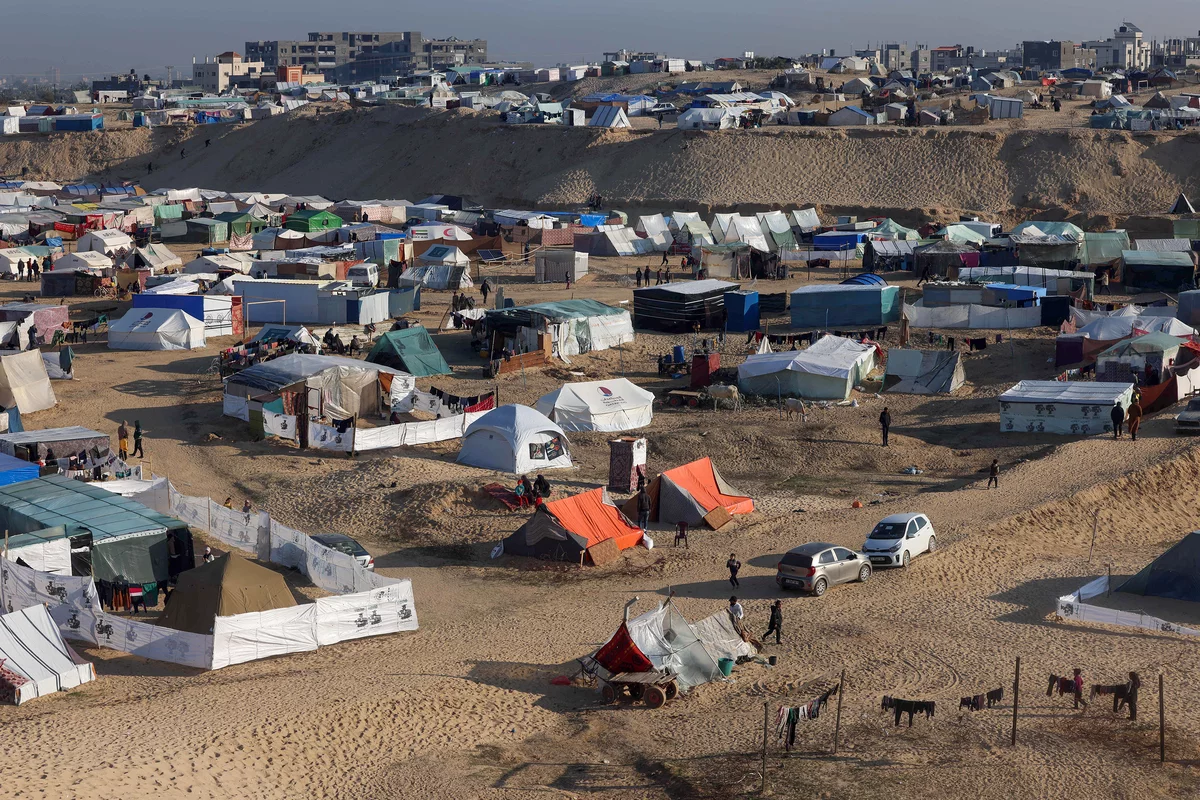 Displaced Palestinians take shelter in a makeshift tent camp by the beach in Rafah near the border with Egypt.(Photo/NPR)