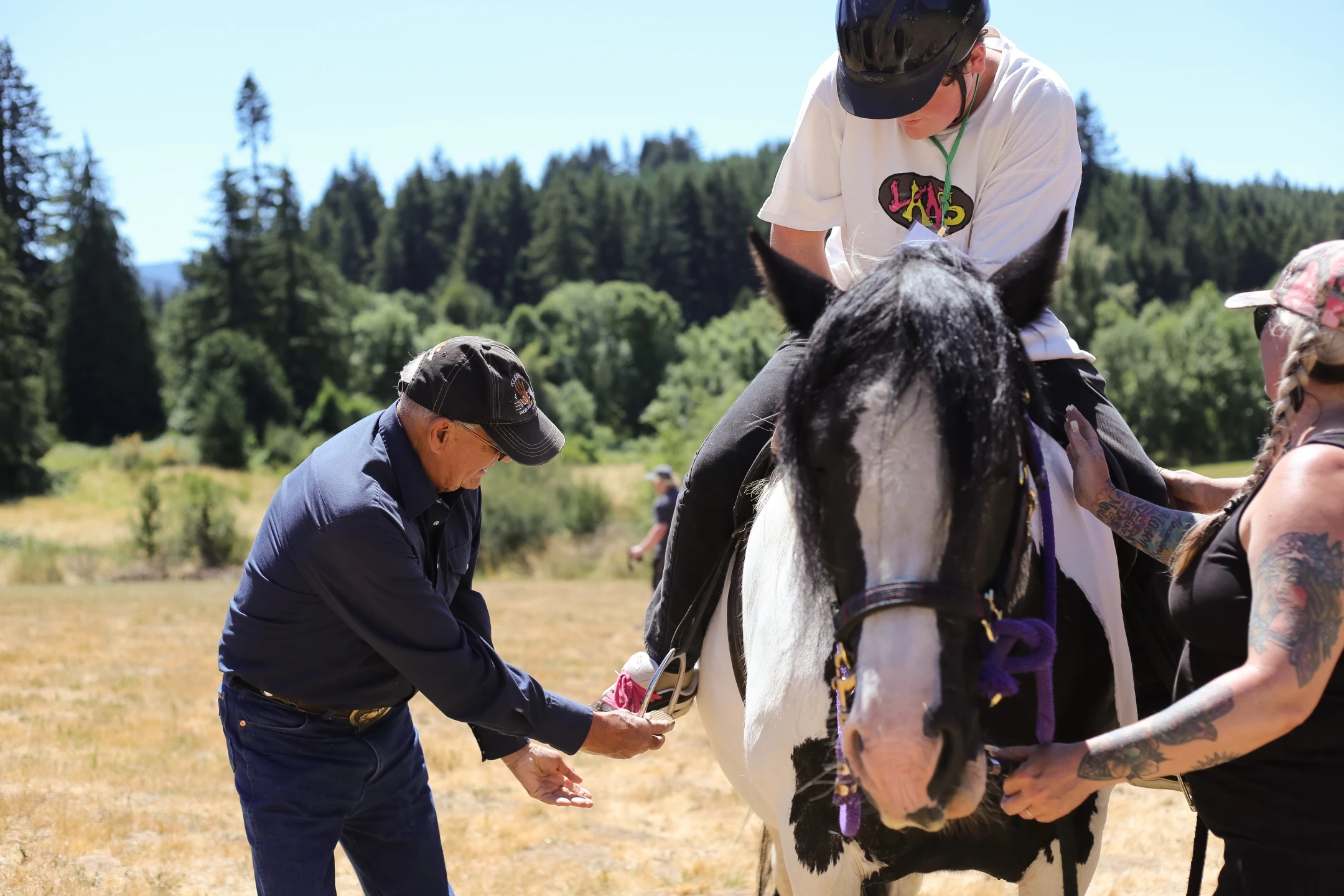 Spence at a demonstration on Native equine therapy at powwow grounds in the Grand Ronde Valley, introducing attendees to the principles of Native horsemanship. (photo/Elyse Wild)