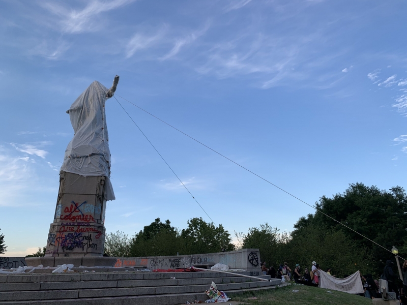 protesters pulling down statue