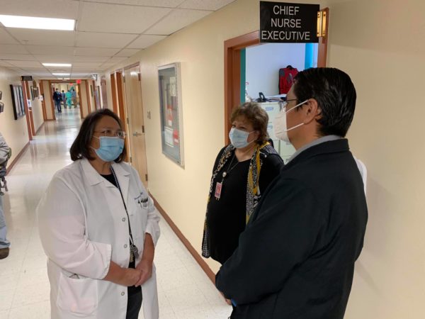 Navajo Nation President Jonathan Nez meeting with medical staff.